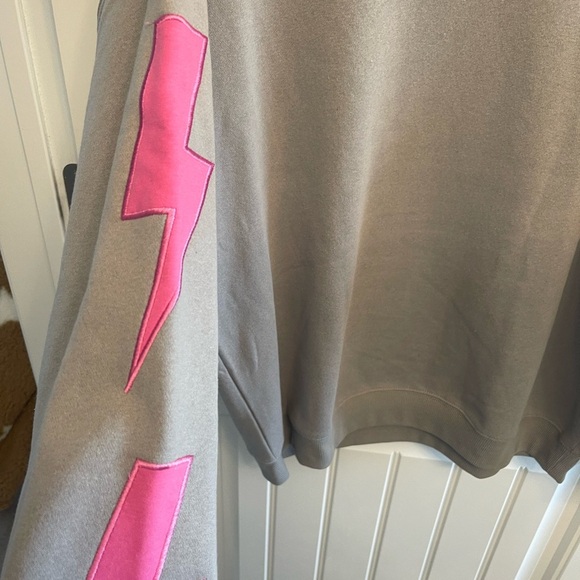 Lightning bolt hot pink on charcoal gray sweatshirt. BRAND NEW! Size L - Picture 1 of 5